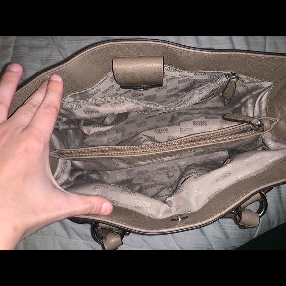 Tan Michael Kors Handbag - Picture 4 of 5